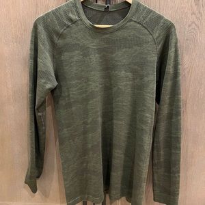 Lululemon Men’s long sleeve green shirt size XS.